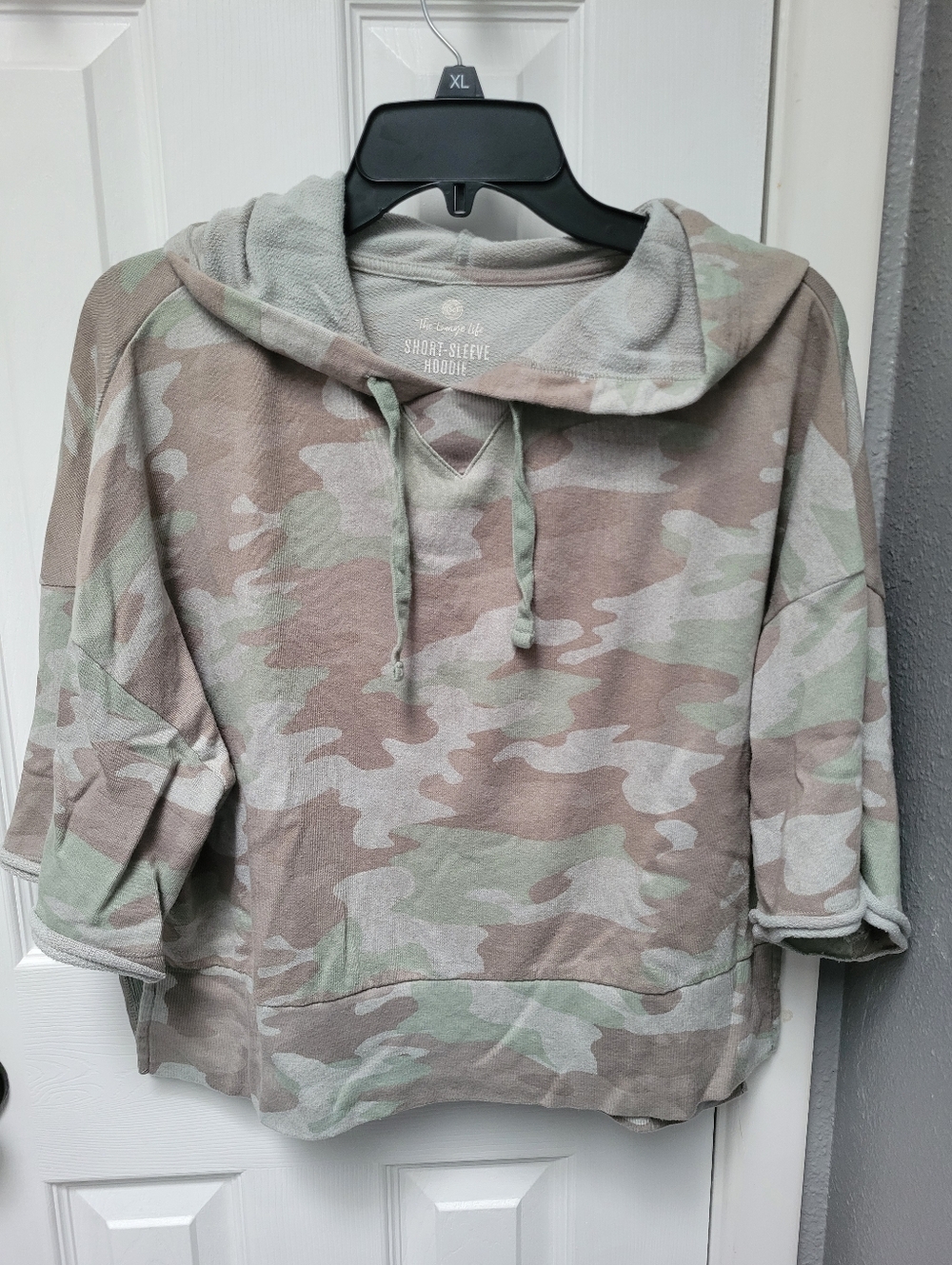 SO The Lounge Life Camo Short Sleeve Hoodie Sz L